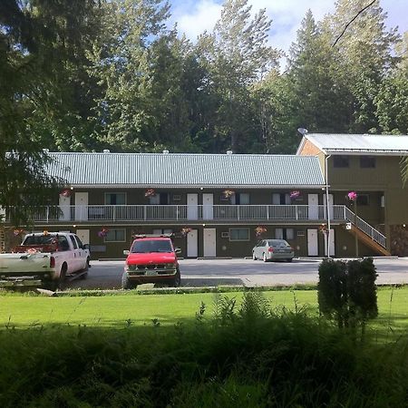 The Hitching Post Motel Pemberton Bagian luar foto