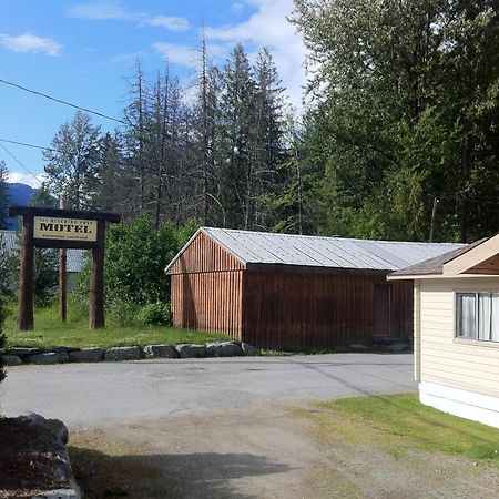 The Hitching Post Motel Pemberton Bagian luar foto