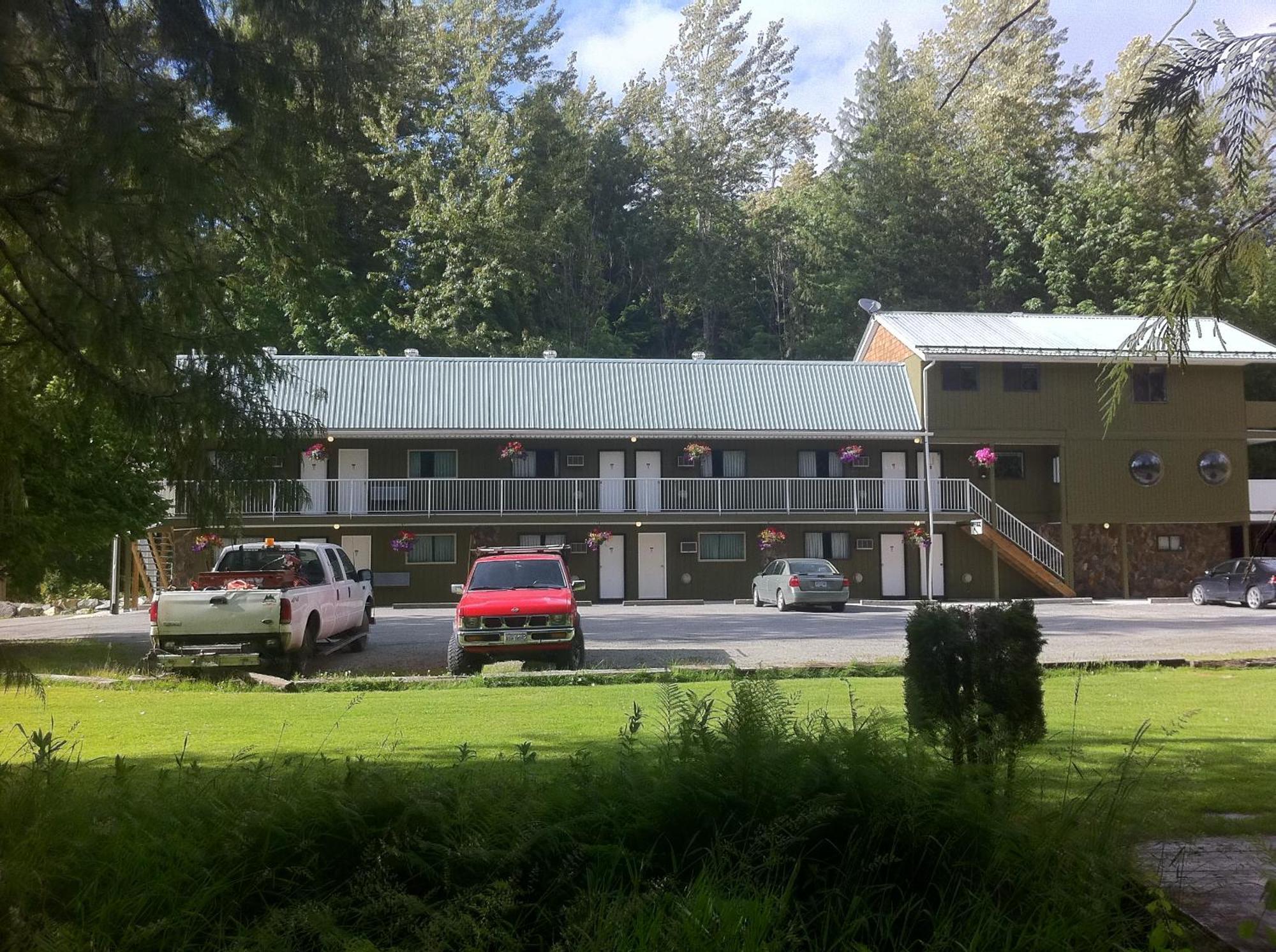 The Hitching Post Motel Pemberton Bagian luar foto