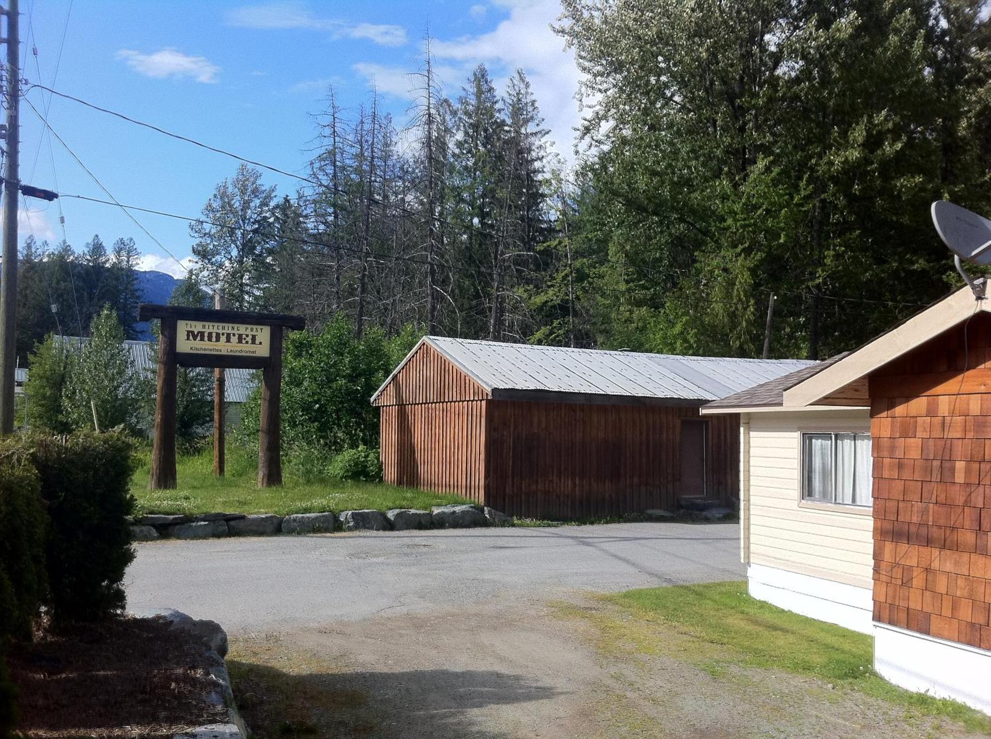 The Hitching Post Motel Pemberton Bagian luar foto