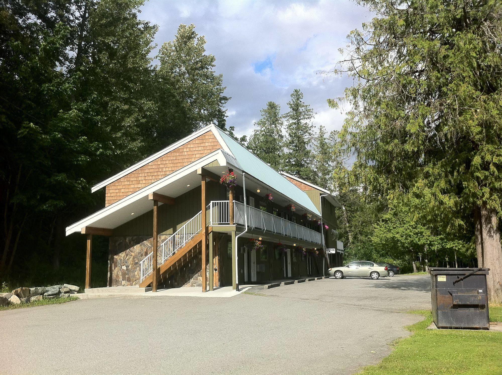 The Hitching Post Motel Pemberton Bagian luar foto