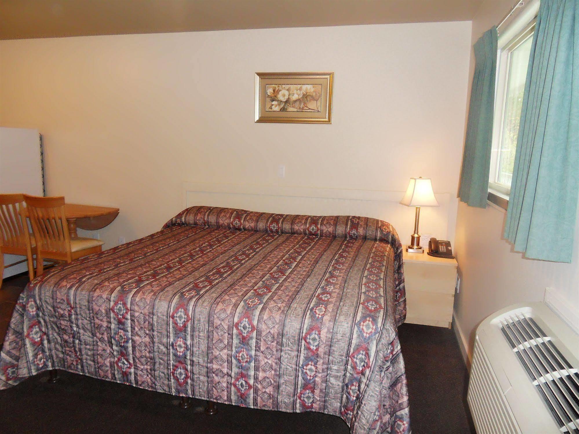 The Hitching Post Motel Pemberton Bagian luar foto