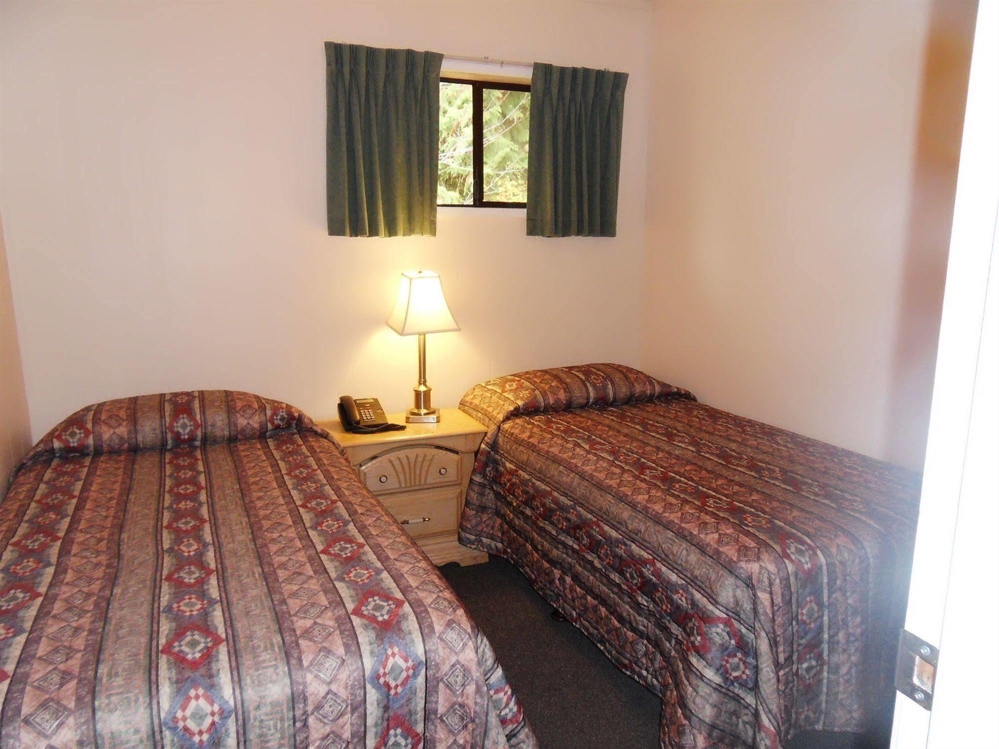 The Hitching Post Motel Pemberton Bagian luar foto