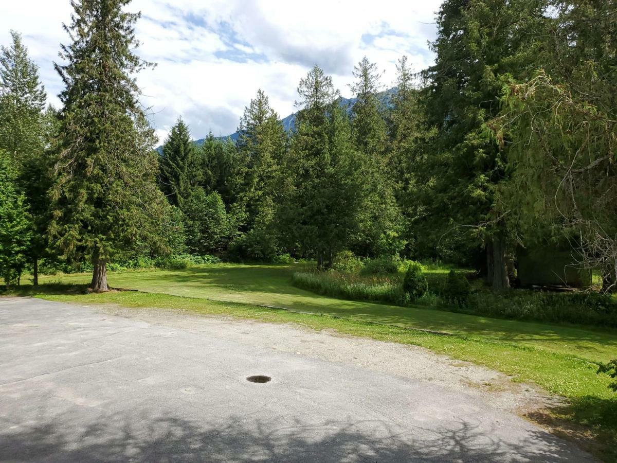 The Hitching Post Motel Pemberton Bagian luar foto